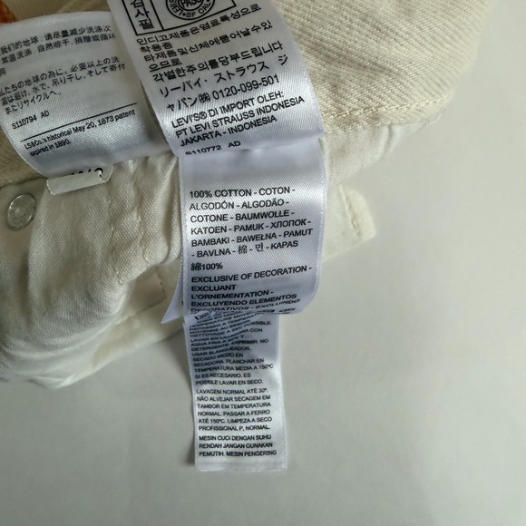 Levi's Cream Denim Shorts with Colorful Butterfly Prints - Picture 4 of 4